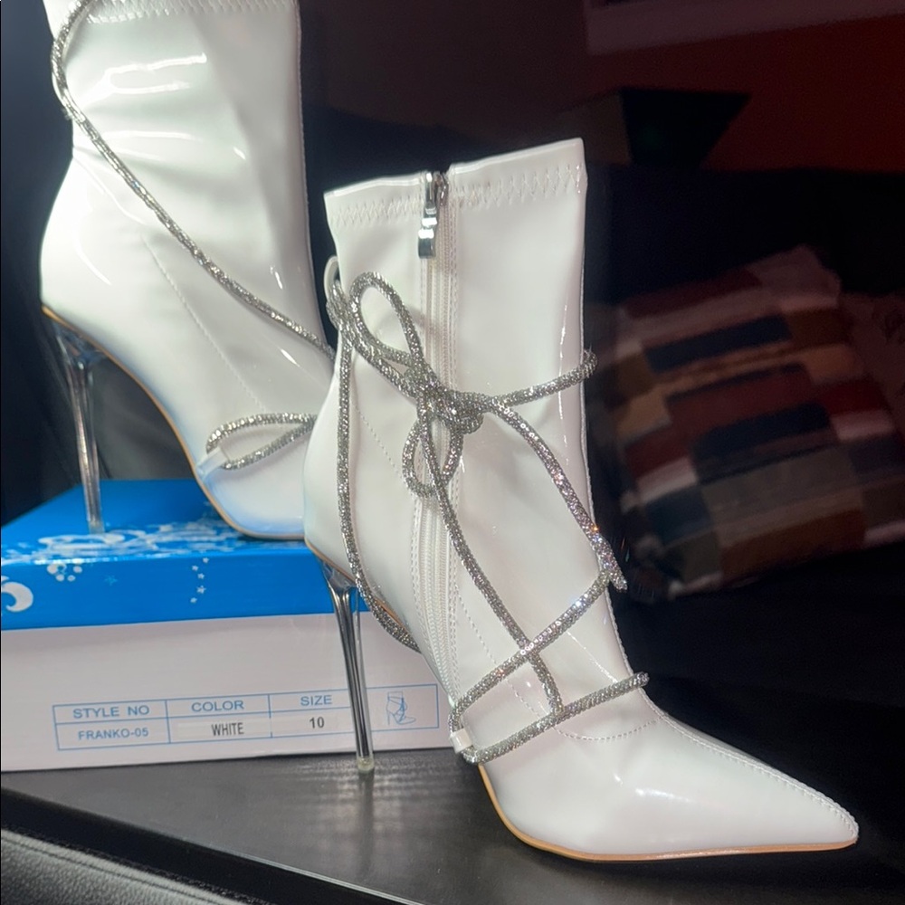 Elegant White Stiletto Boots with Silver Accents (Women’s Size 10)